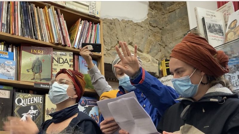 Intervention des f&eacute;ministes lors de la s&eacute;ance de d&eacute;dicace des livres de Randall Schwerdorffer