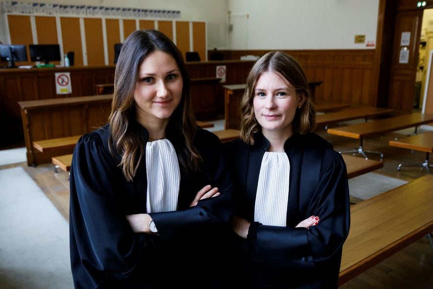 Les juges Elsa Perdrisot (d) et Manon Surcin au tribunal de proximité à Aubervilliers, au nord de Paris, le 22 janvier 2024